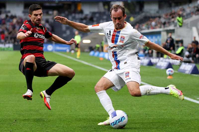 Angus Thurgate of the Jets controls the ball during the A-League match between Western Sydney Wanderers and the Newcastle Jets at Commbank Stadium in Sydney, Sunday, November 28, 2021